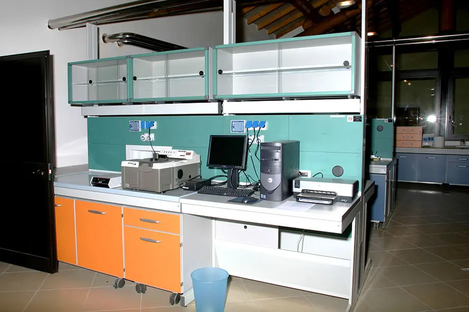 laboratorio-analisi_04.jpg
