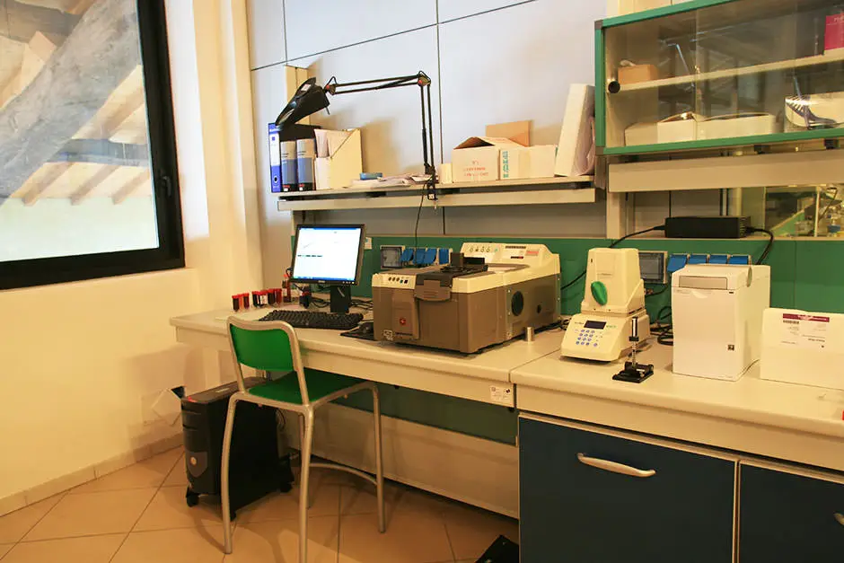 laboratorio-analisi_09.jpg