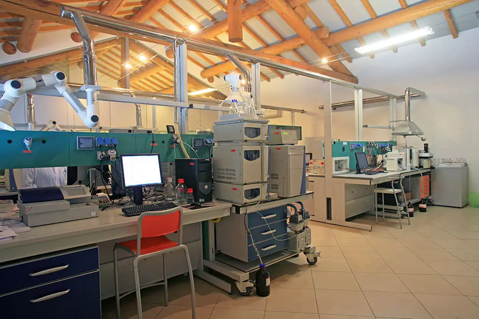laboratorio-analisi_05.jpg